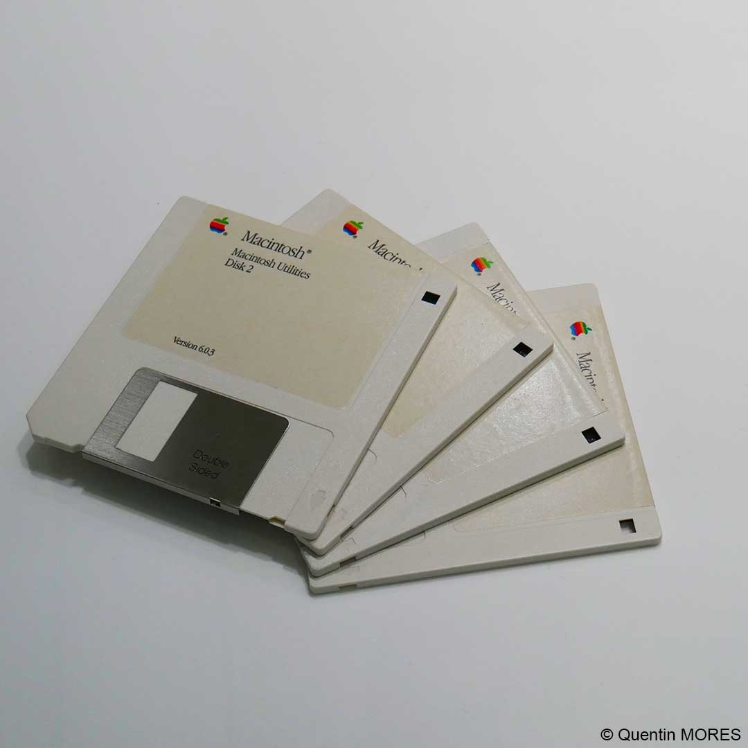 Photographie de disquettes Apple Macintosh.